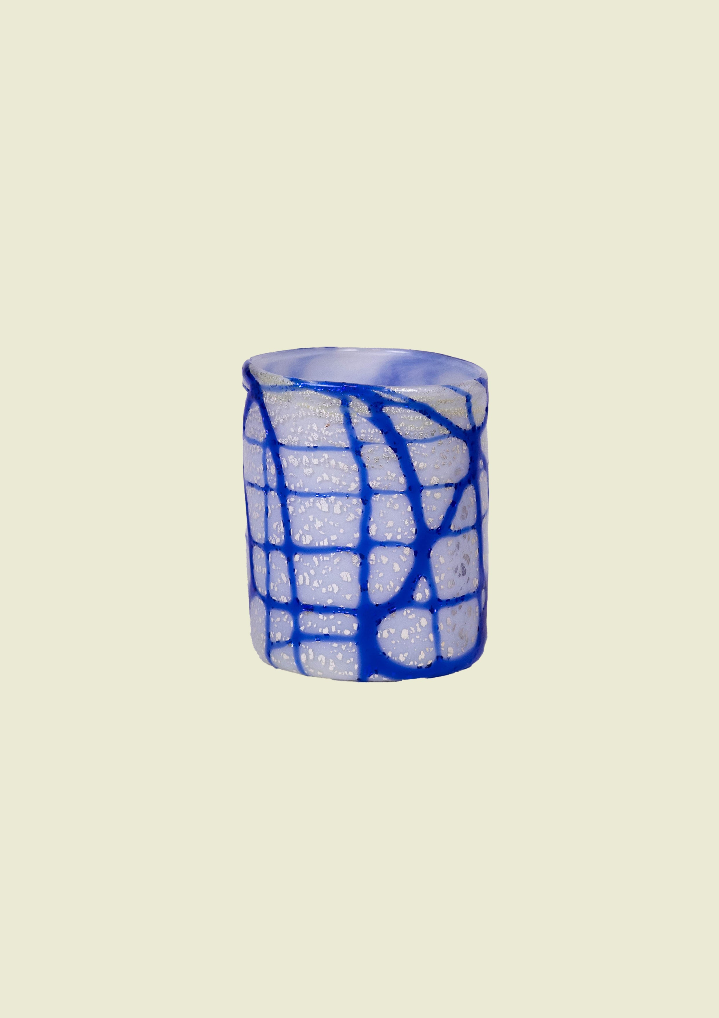 Hand-blown Venetian glass tumbler in white and blue tones with pure silver leaf, handcrafted in Venice by Forma Comptus