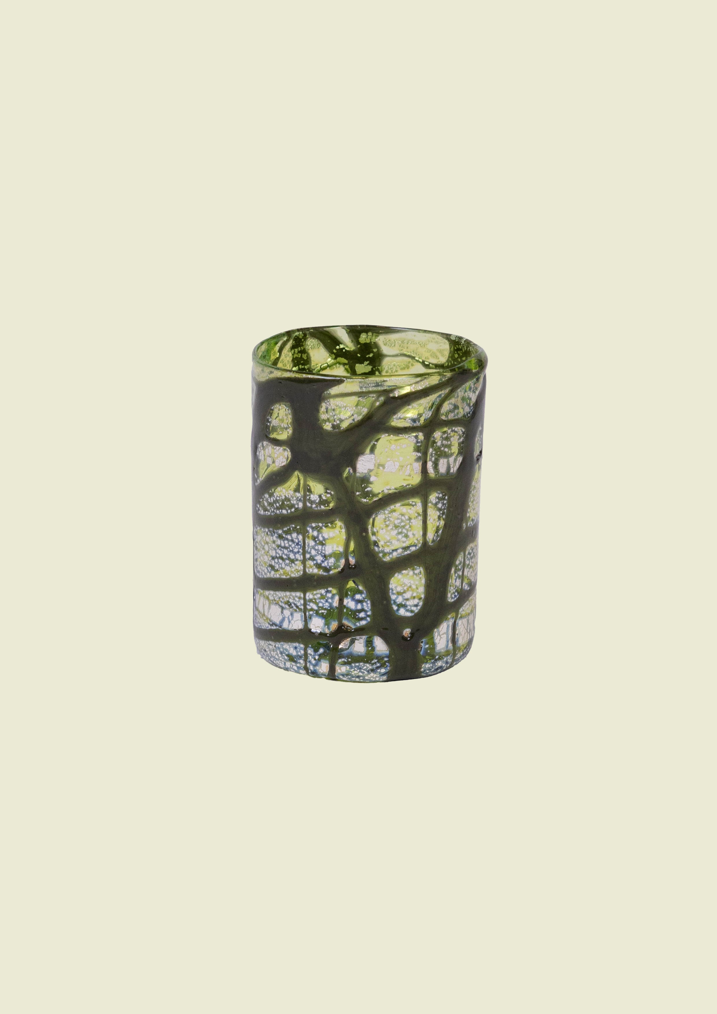 Hand-blown Venetian glass tumbler in shades of green and pure silver leaf, handcrafted in Venice by Forma Comptus